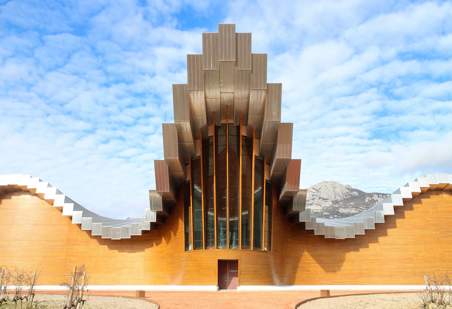 Bodegas Ysios, Алава, Испания, Сантьяго Калатрава. Фото: WikiArquitectura