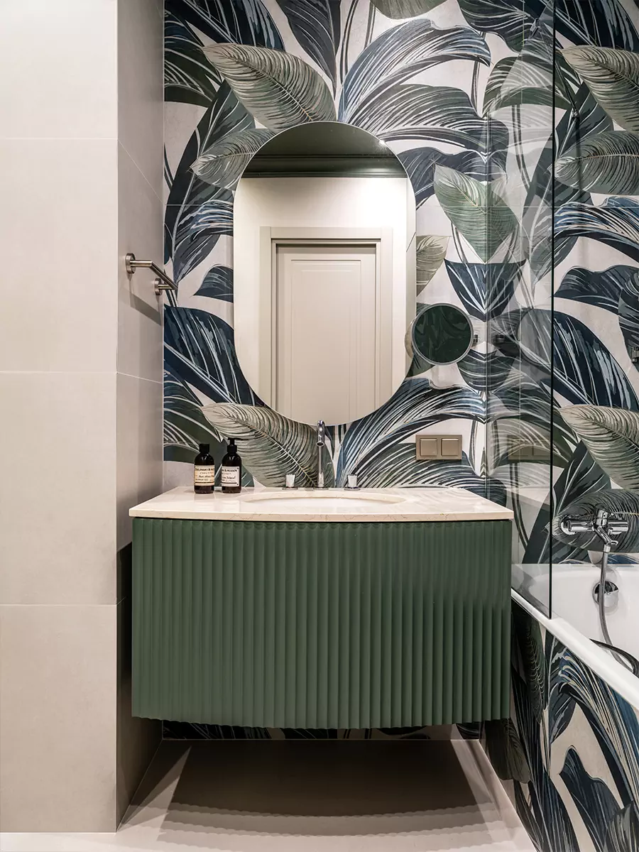 Предметы с историей и сложные цветовые сочетания в интерьере квартиры для психолога — проект студии YU Design