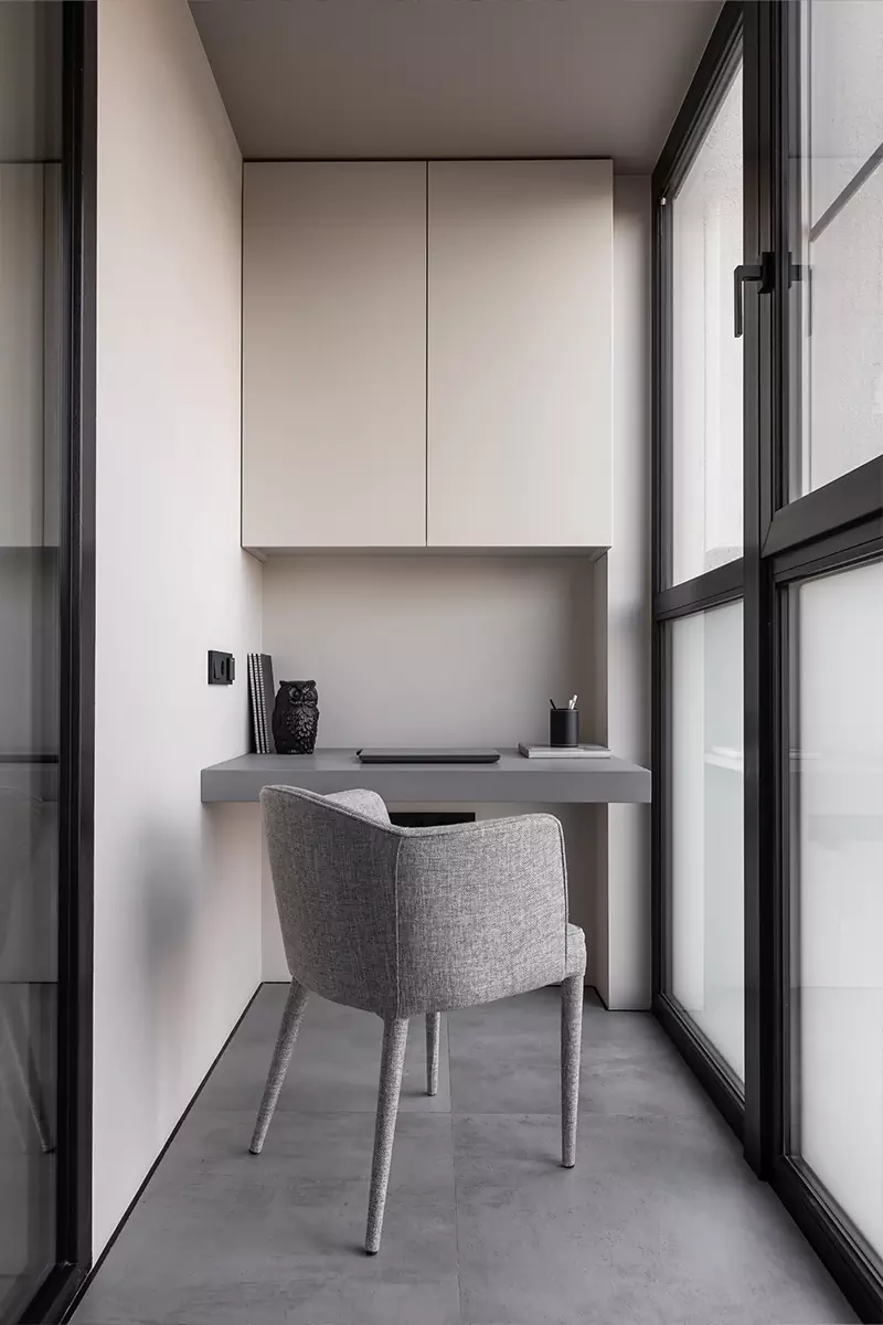 Уютный интерьер квартиры с низкими потолками и линейной планировкой — проект Вероники Ильиной