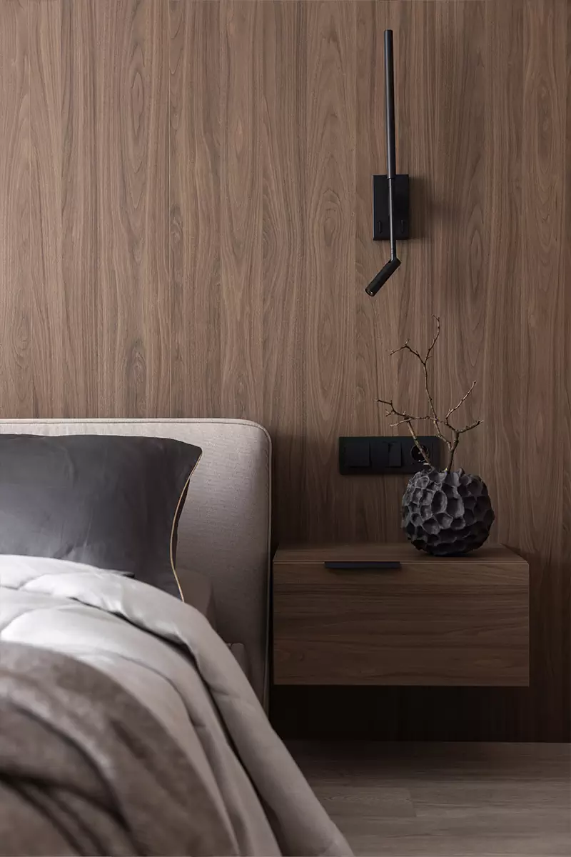 Уютный интерьер квартиры с низкими потолками и линейной планировкой — проект Вероники Ильиной