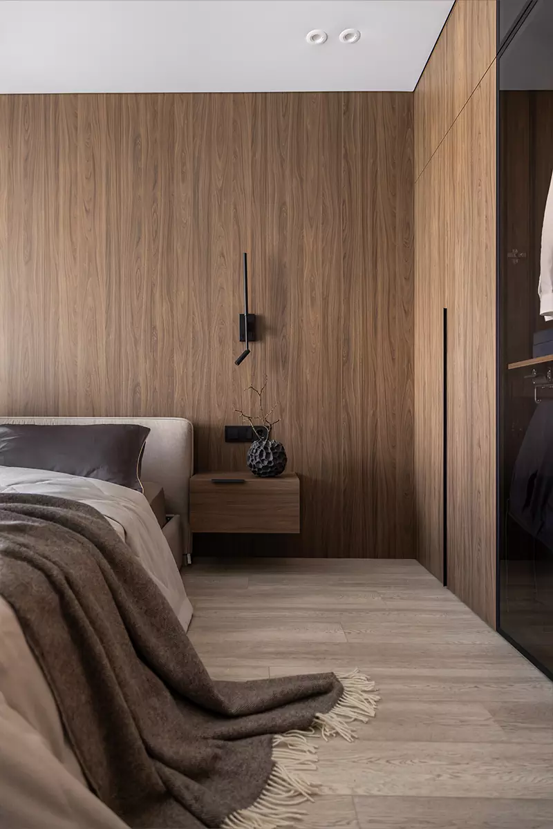 Уютный интерьер квартиры с низкими потолками и линейной планировкой — проект Вероники Ильиной