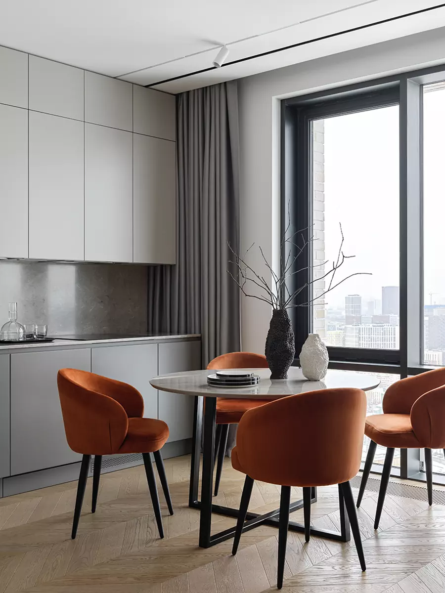 Гармония прямых линий и сочных цветов в интерьере квартиры для дружной семьи — проект студии A&ES