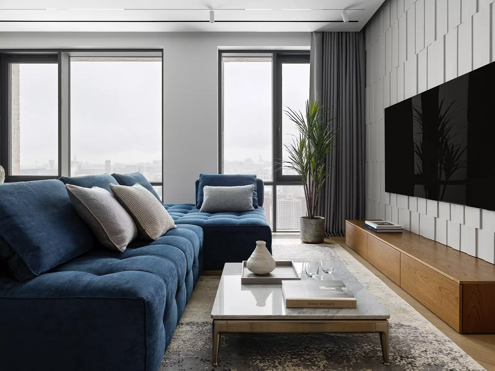 Гармония прямых линий и сочных цветов в интерьере квартиры для дружной семьи — проект студии A&ES