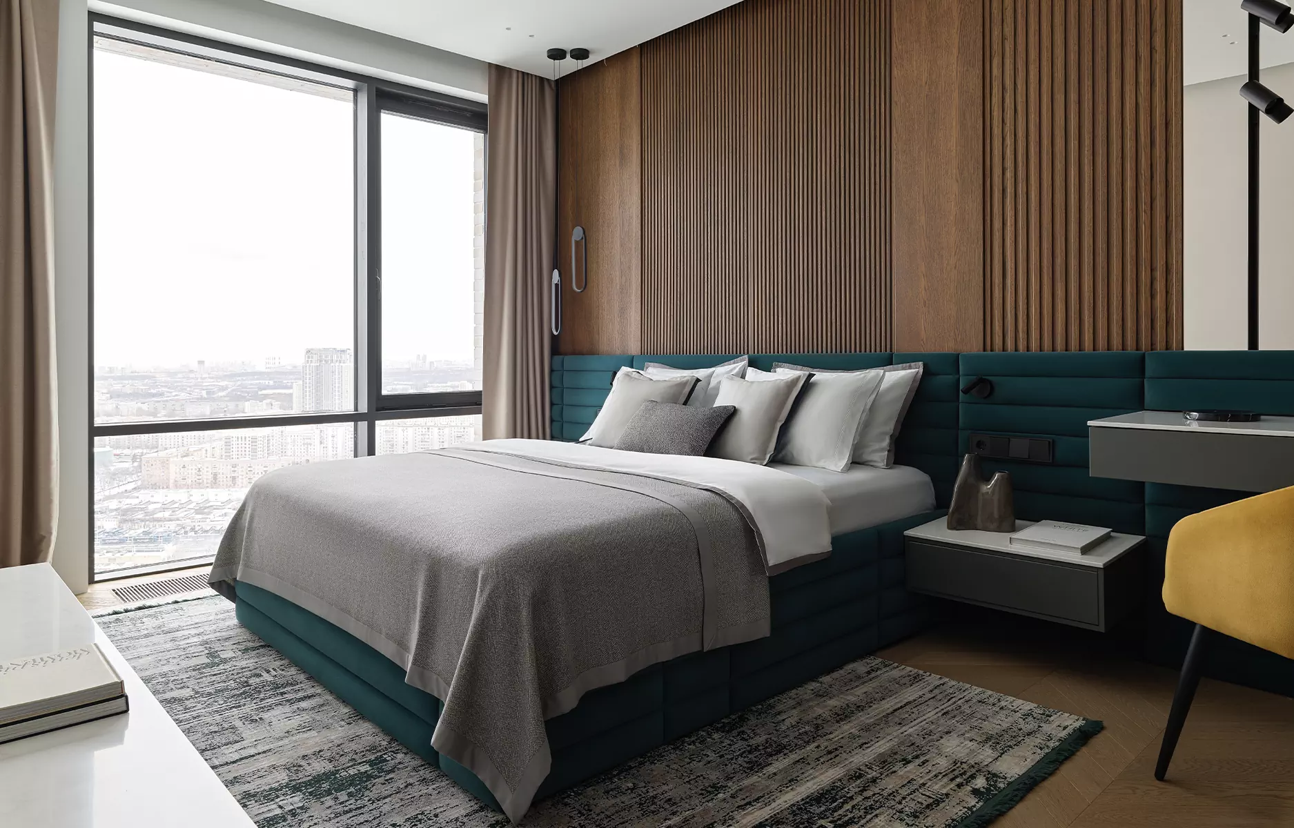 Гармония прямых линий и сочных цветов в интерьере квартиры для дружной семьи — проект студии A&ES