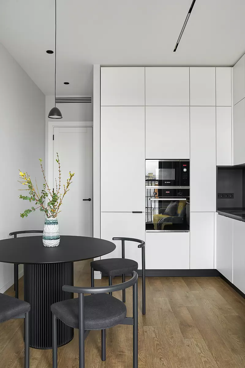 Морская синева и оттенки солнца в интерьере небольшой петербургской квартиры — проект Светланы Мамаенко