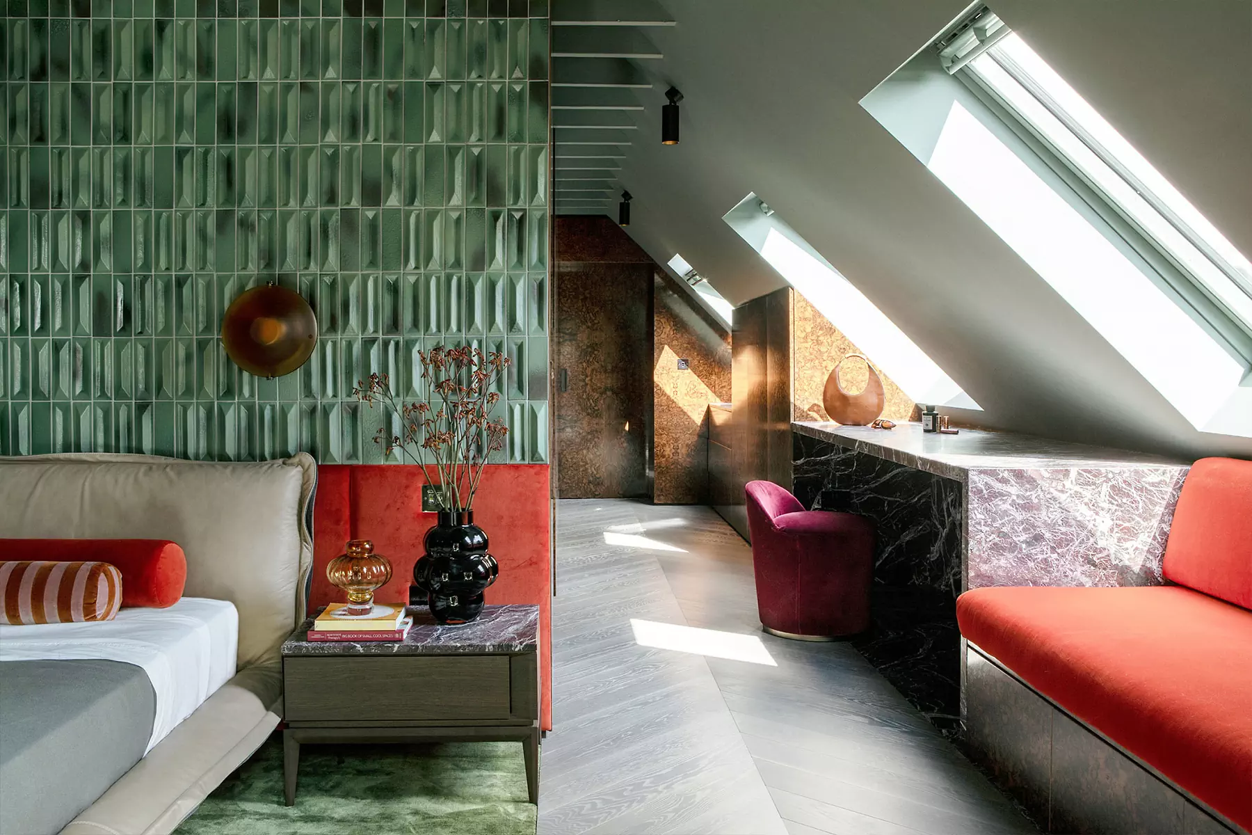 Мрамор, кварцит и красное дерево в интерьере семейного дома в Ирландии — проект Kiosk Architects и Kingston Lafferty Design