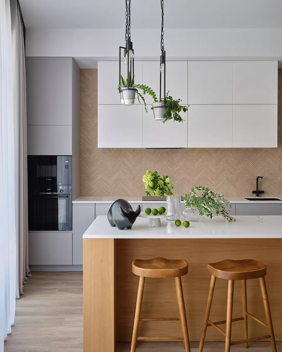 Наполненный теплом интерьер квартиры с уютным текстилем и живыми растениями — проект Дарьи Еникеевой