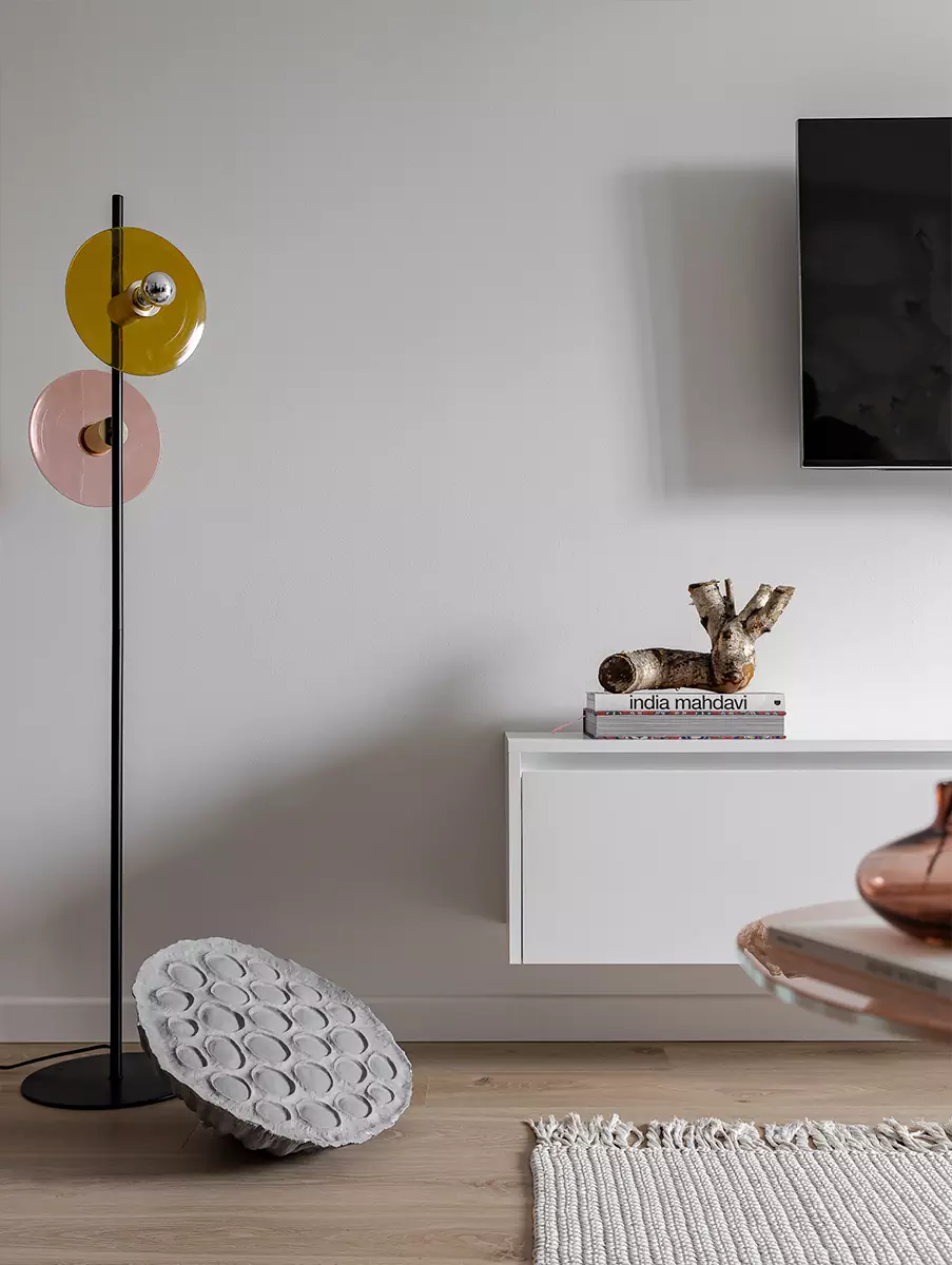 Воздушный и полный света интерьер квартиры с цветовыми акцентами — проект Анастасии Гончаровой