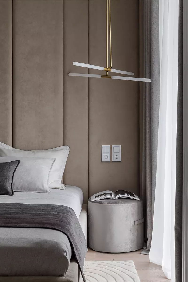 Графичный декор и работы локальных художников в интерьере квартиры для семьи из Воронежа — проект Оксаны Пирко