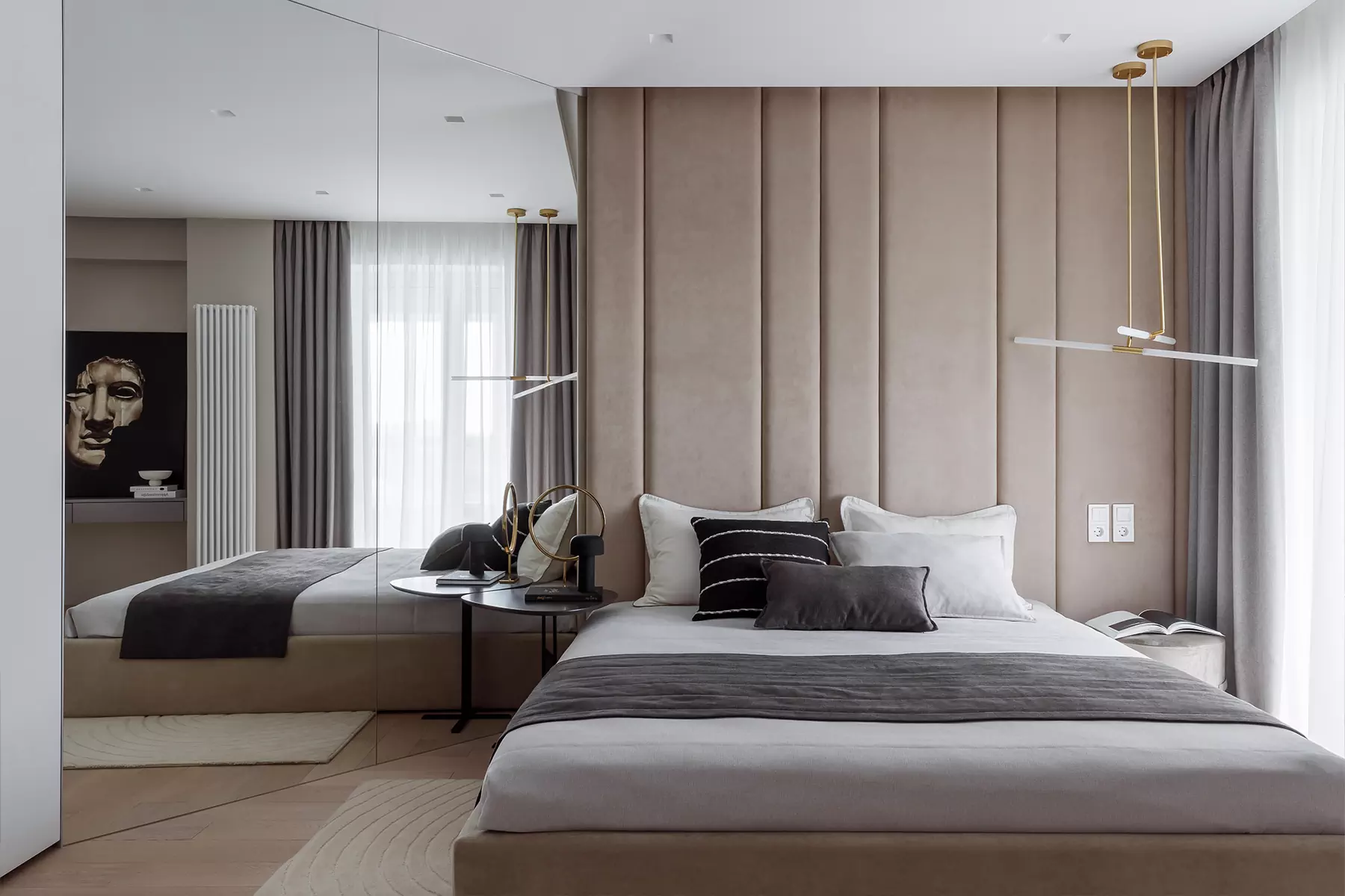 Графичный декор и работы локальных художников в интерьере квартиры для семьи из Воронежа — проект Оксаны Пирко