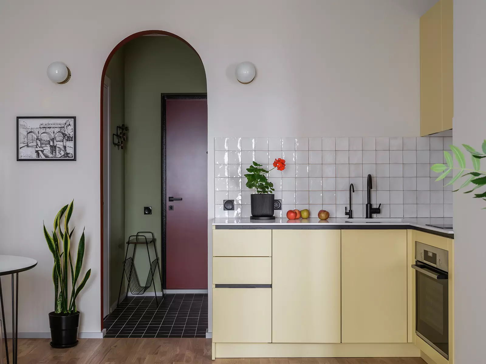 Красочный интерьер квартиры для сдачи в аренду в оживленном подмосковном районе — проект Екатерины Плаховой