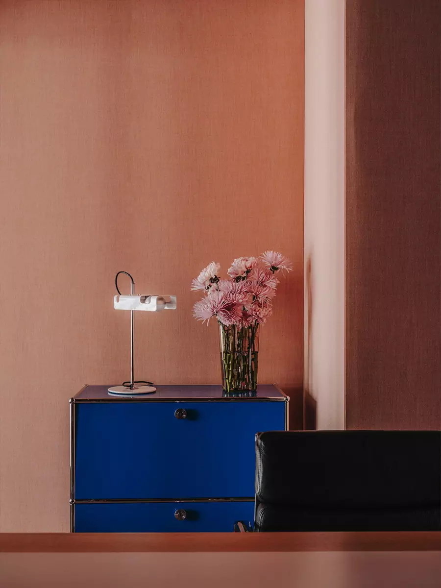 Мебель прошлого века и авторские детали в интерьере офиса для лондонского застройщика — проект Оскара Конена