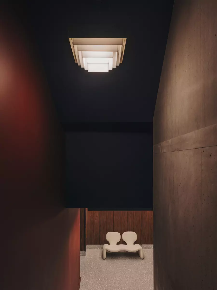 Мебель прошлого века и авторские детали в интерьере офиса для лондонского застройщика — проект Оскара Конена