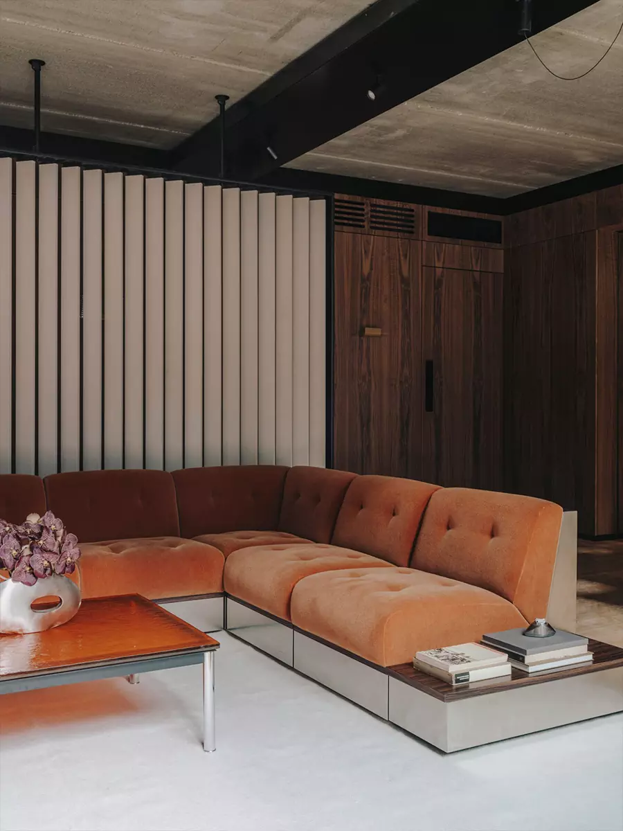 Мебель прошлого века и авторские детали в интерьере офиса для лондонского застройщика — проект Оскара Конена