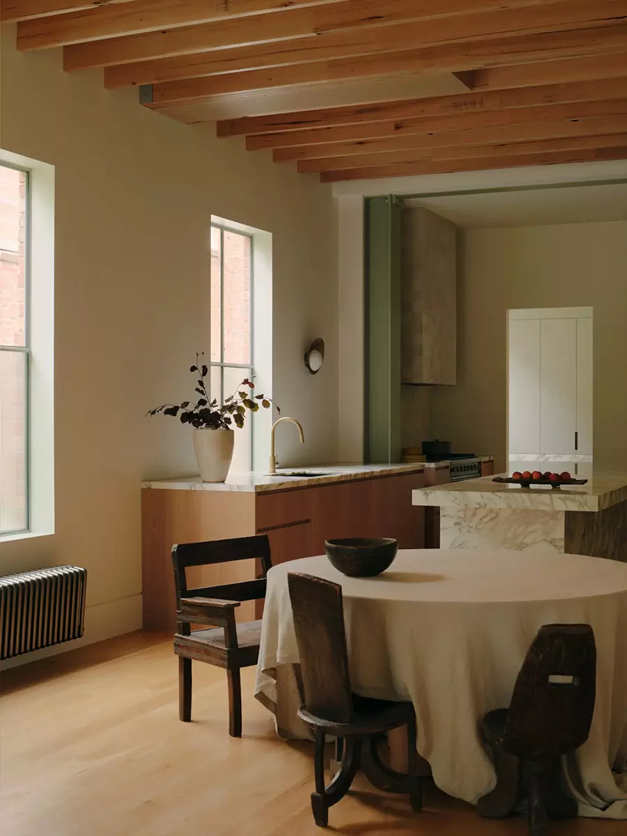 Безупречная симметрия в интерьере частного дома в Мельбурне — проект Оливера дю Пюи