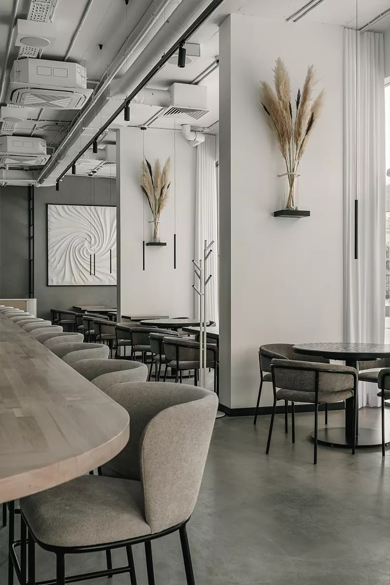 Воздушный интерьер модного гастрономического пространства в Тюмени — проект Анастасии Суховой