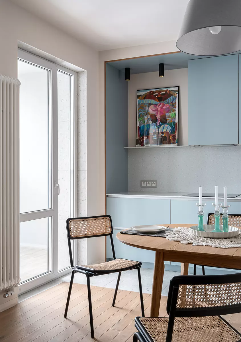 Природные фактуры и небесно-голубые оттенки в интерьере квартиры для молодой семьи — проект Елены Ерашевич