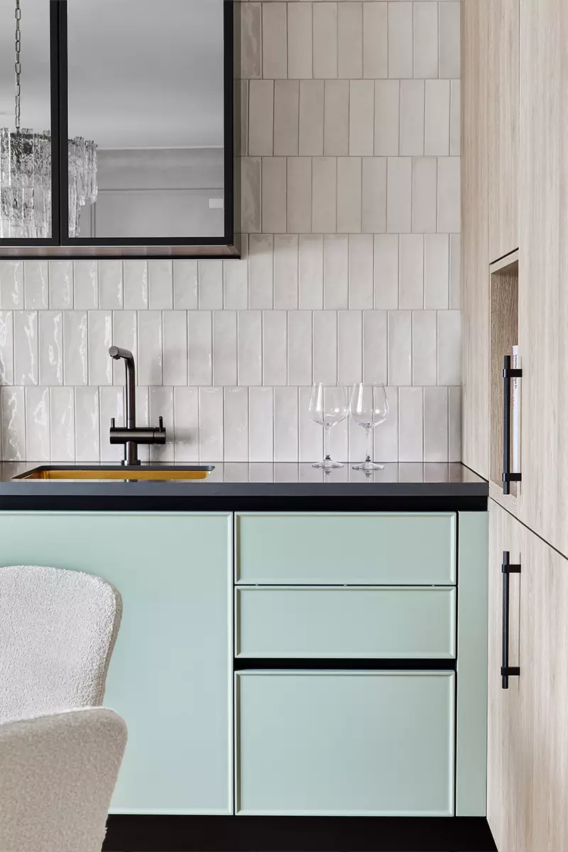 Нарядный интерьер небольшой квартиры для молодой девушки из Перми — проект студии Lebedeva project