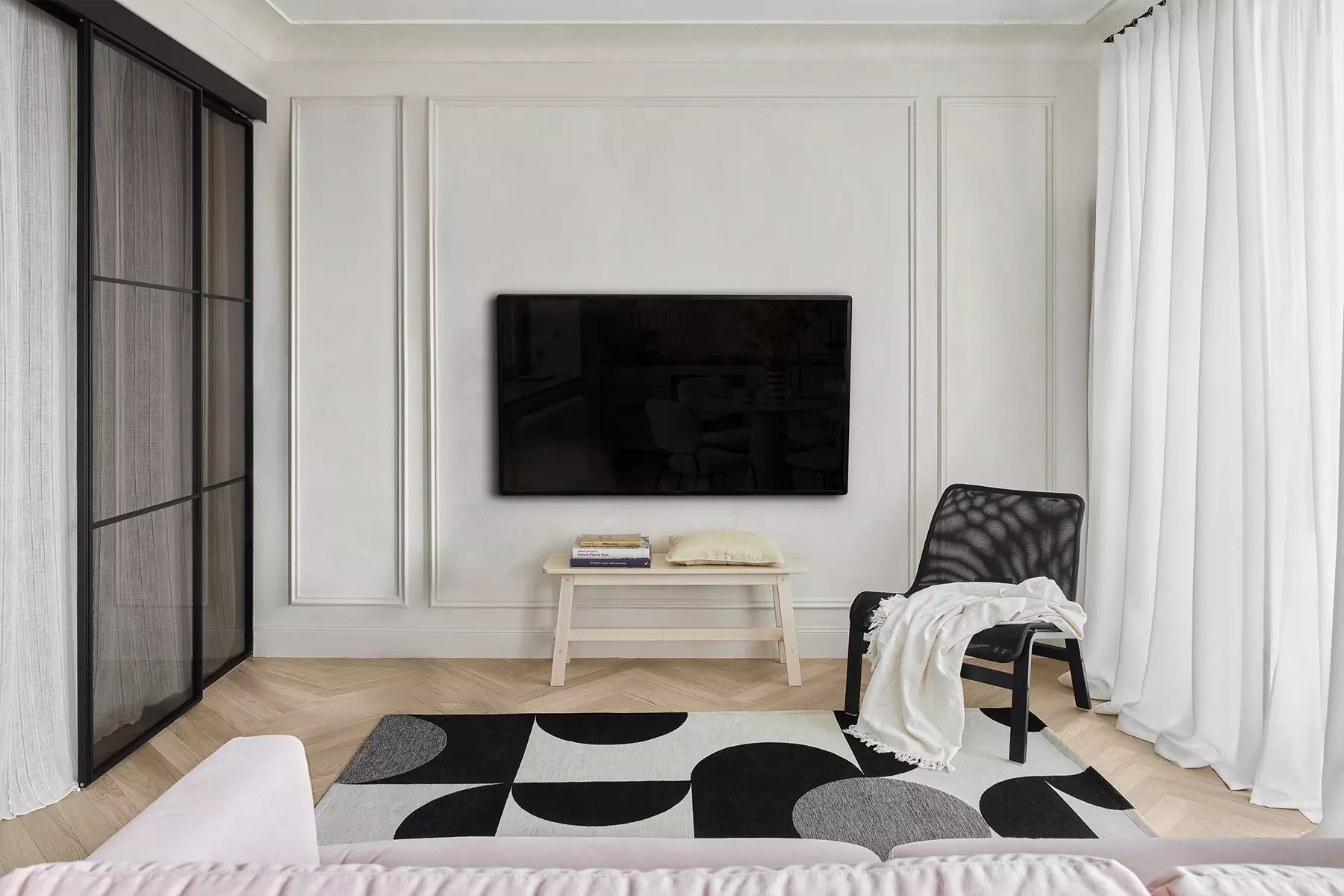 Нарядный интерьер небольшой квартиры для молодой девушки из Перми — проект студии Lebedeva project