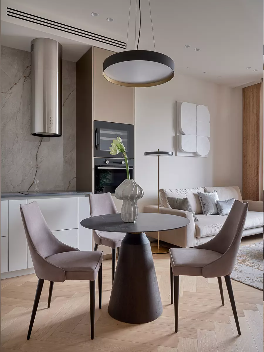 Микс простых форм и сложных фактур в интерьере квартиры для молодой девушки — проект Екатерины Бобровой