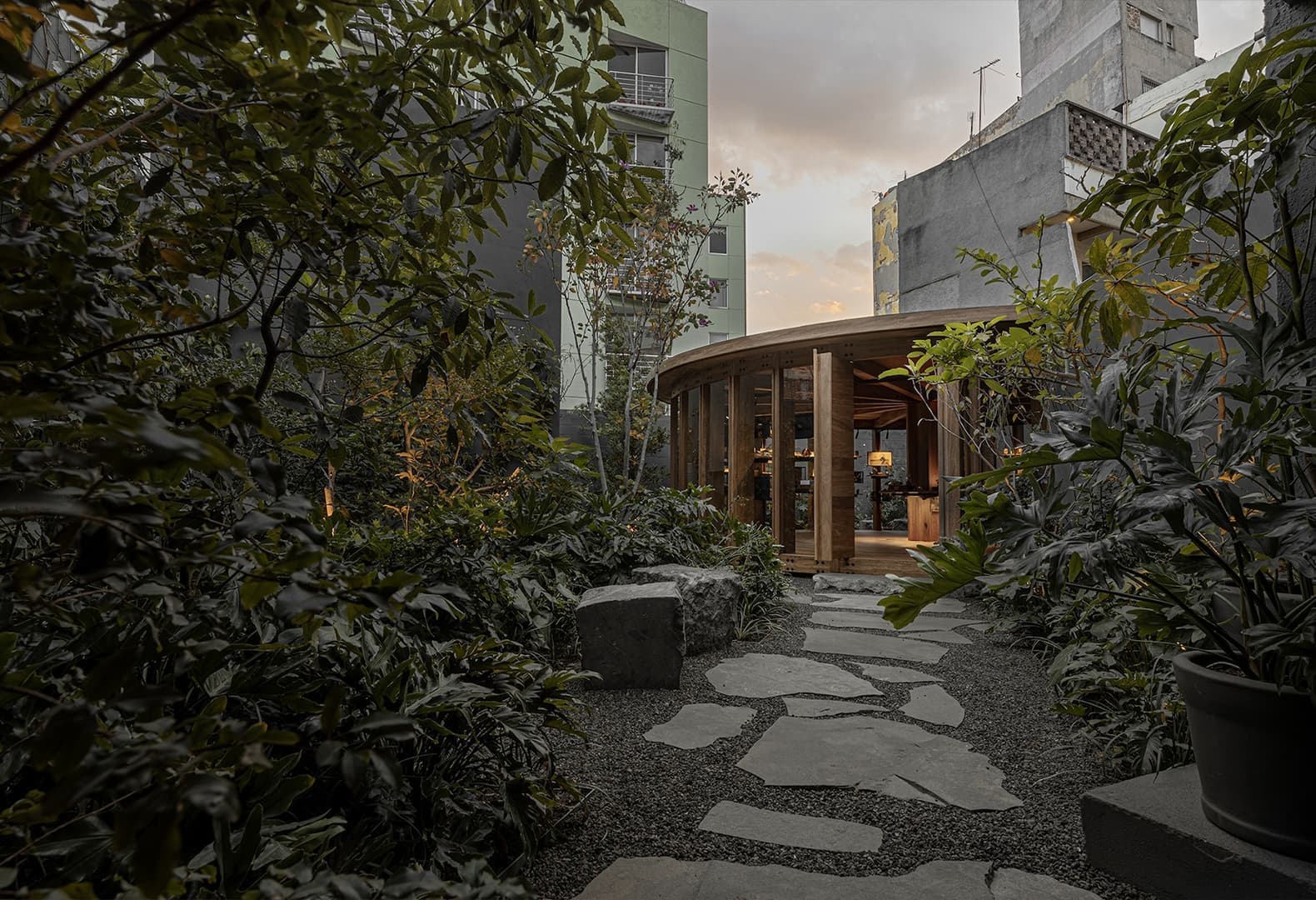 Новое пространство парфюмерного бренда Xinú в Мехико