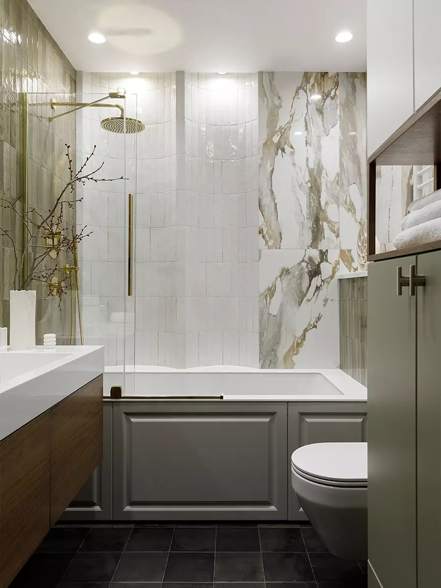 Гармоничный интерьер небольшой квартиры с цветными окнами — проект студии дизайна ОСОКА