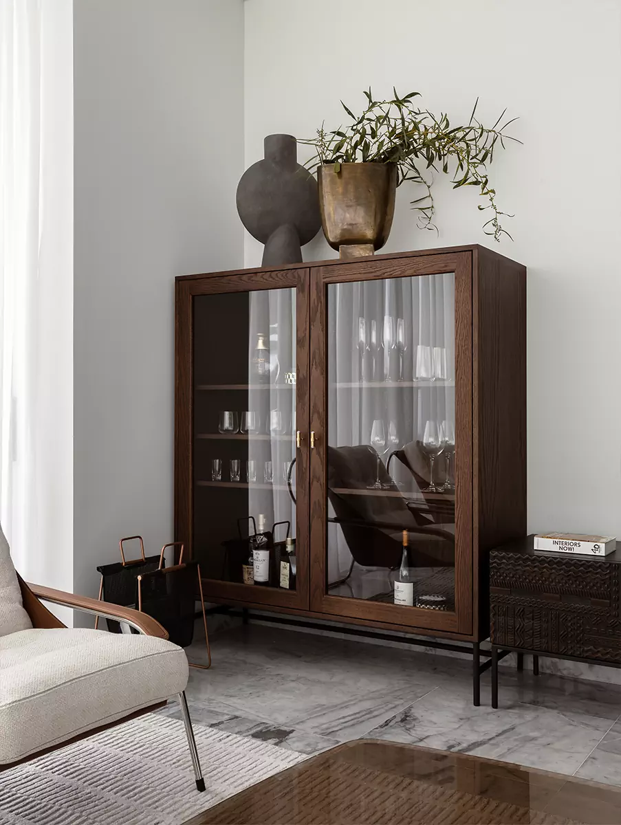 Панорамные окна и контрастные решения в респектабельном интерьере апартаментов в Лимассоле — проект Наталии Ленинцевой и Юлии Очкал