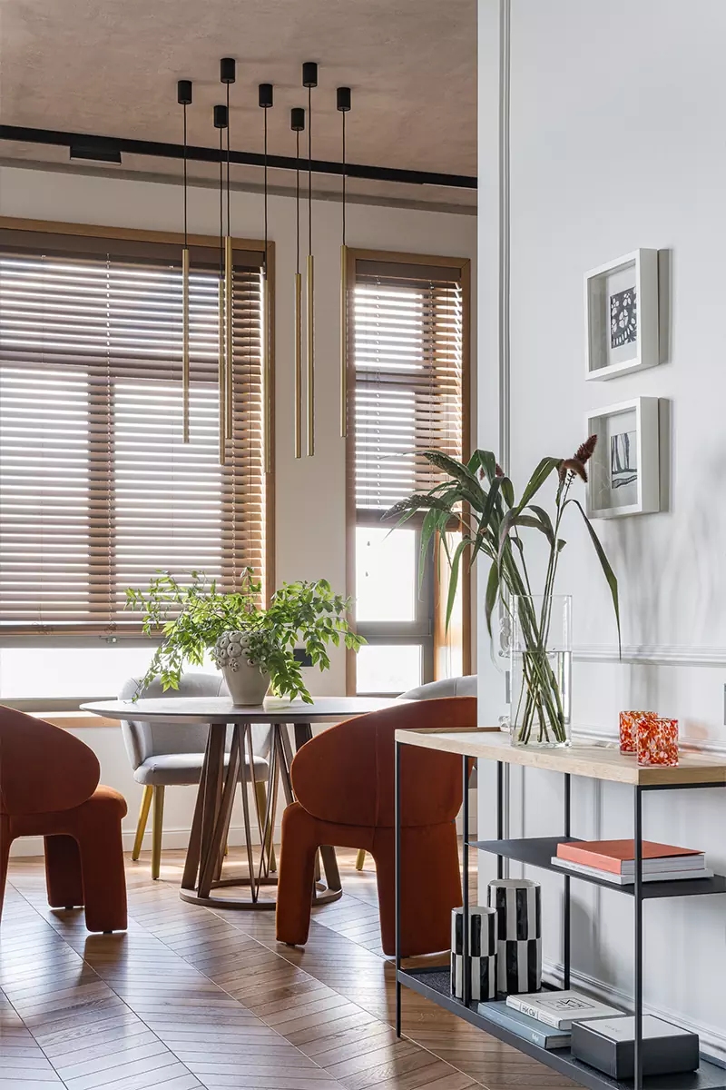 Яркие предметы с характером в эклектичном интерьере семейной квартиры — проект студии Polly Design