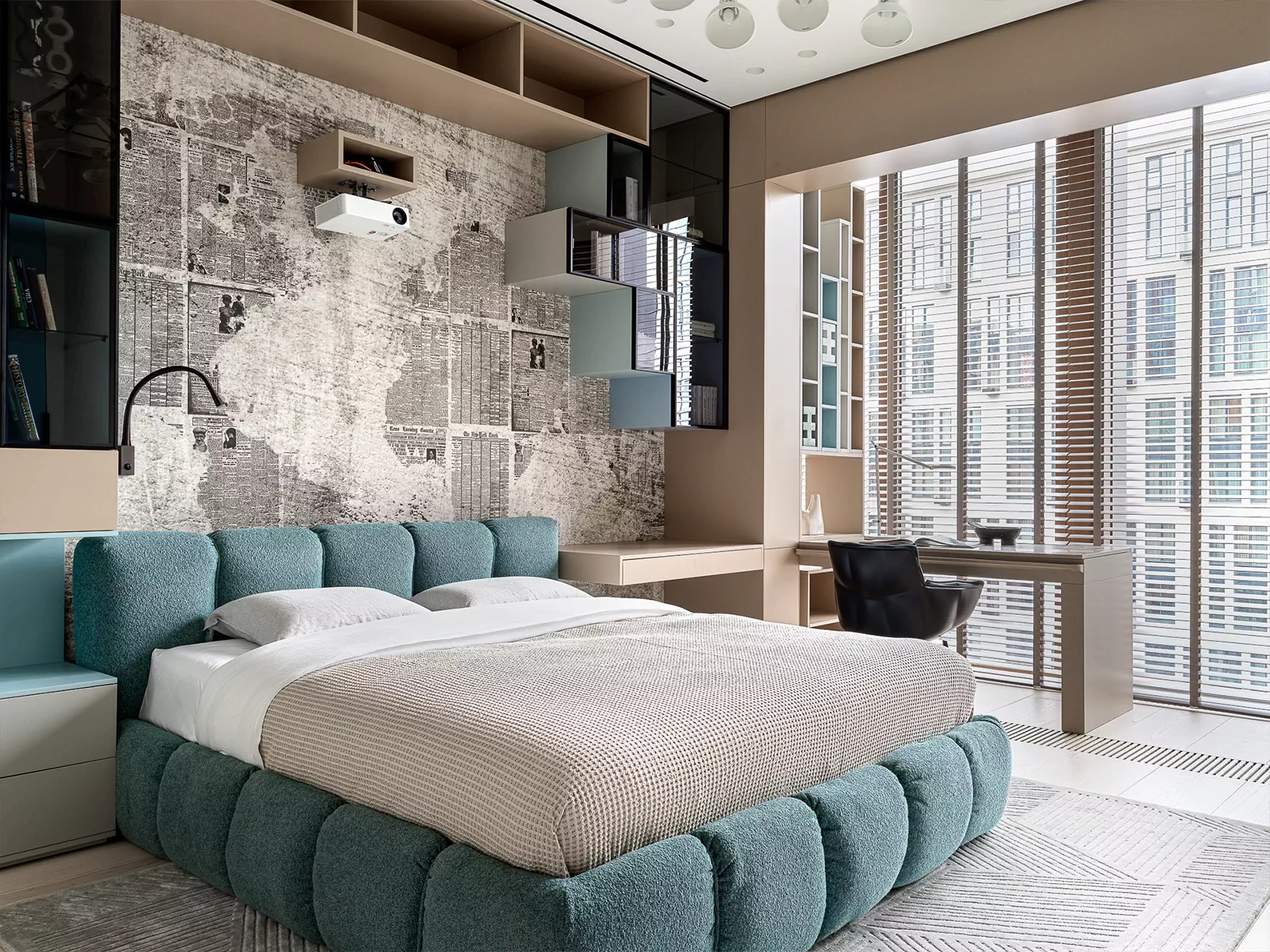 Мрамор, «умное» стекло и нарядные светильники в интерьере большой квартиры – проект Милы Узиковой