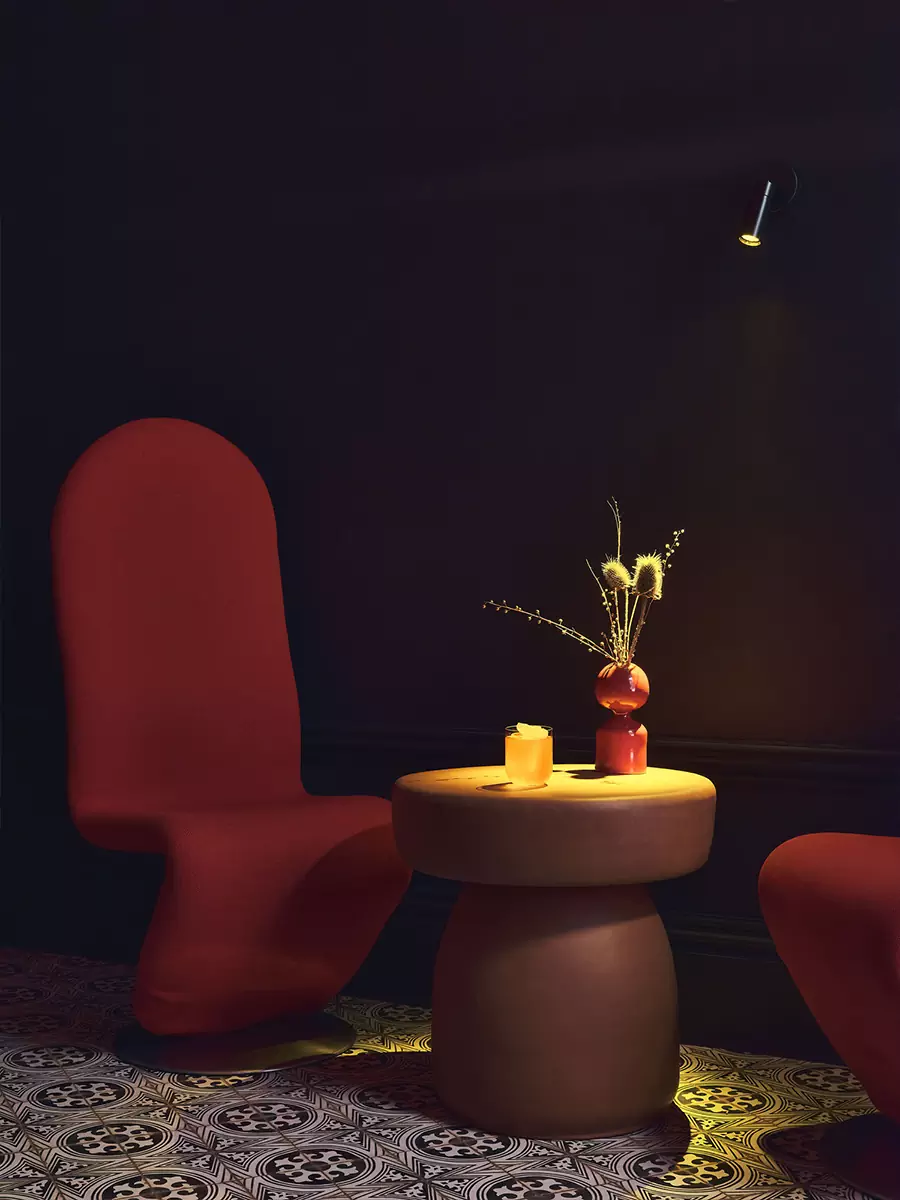 Атмосфера сюрреализма и винтажные детали в интерьере московского лаунж-бара — проект Atelier Prototipi