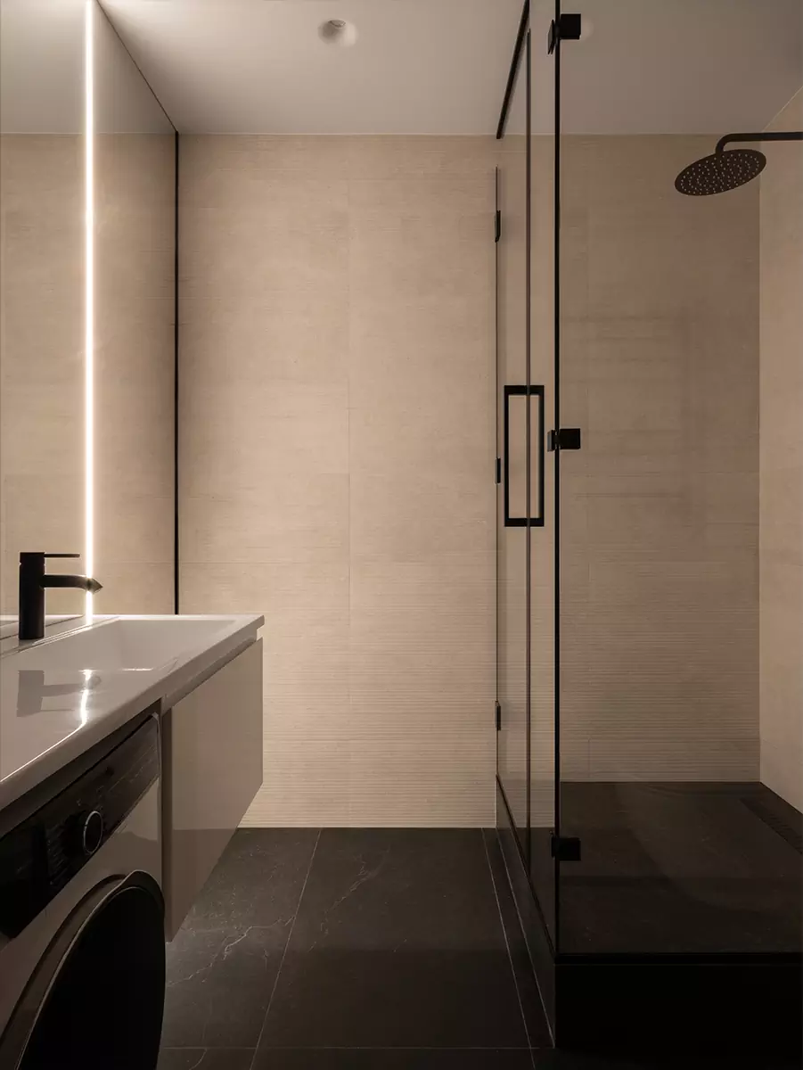 Глубокие серые оттенки в интерьере квартиры для посуточной аренды – проект Юлии Мартыновой и Татьяны Григорьевой