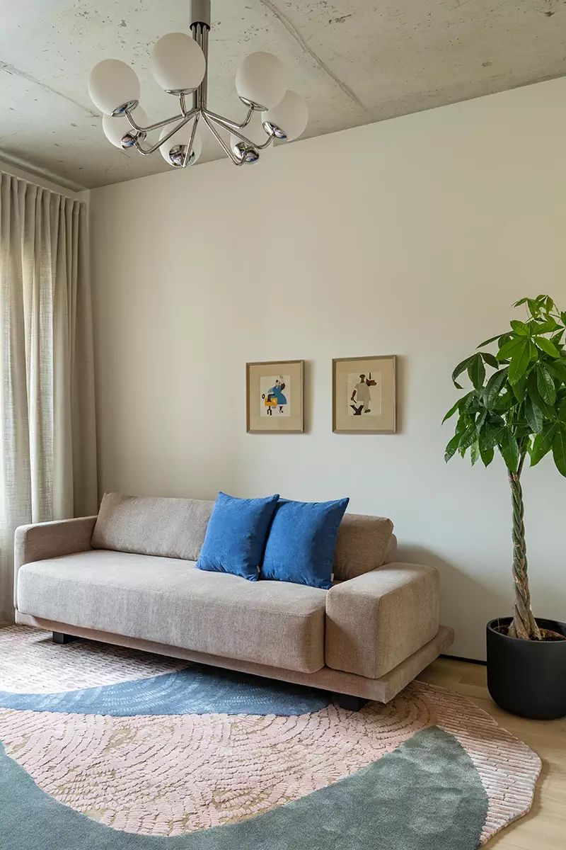 Точечные акценты, винтаж и искусство в интерьере квартиры для семьи дизайнеров – проект Евгении Абориной и Александра Сенчугова