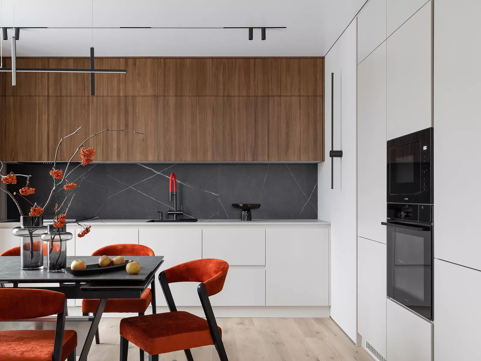 Оттенки осеннего леса в интерьере квартиры для семейной пары из Уфы — проект Алины Ганиевой