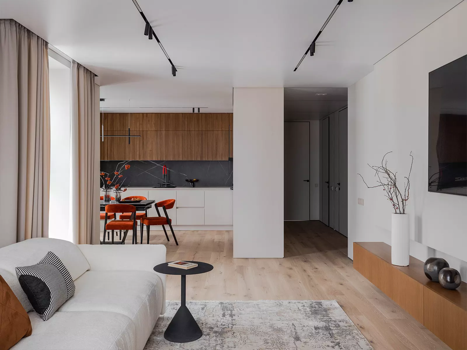 Оттенки осеннего леса в интерьере квартиры для семейной пары из Уфы — проект Алины Ганиевой