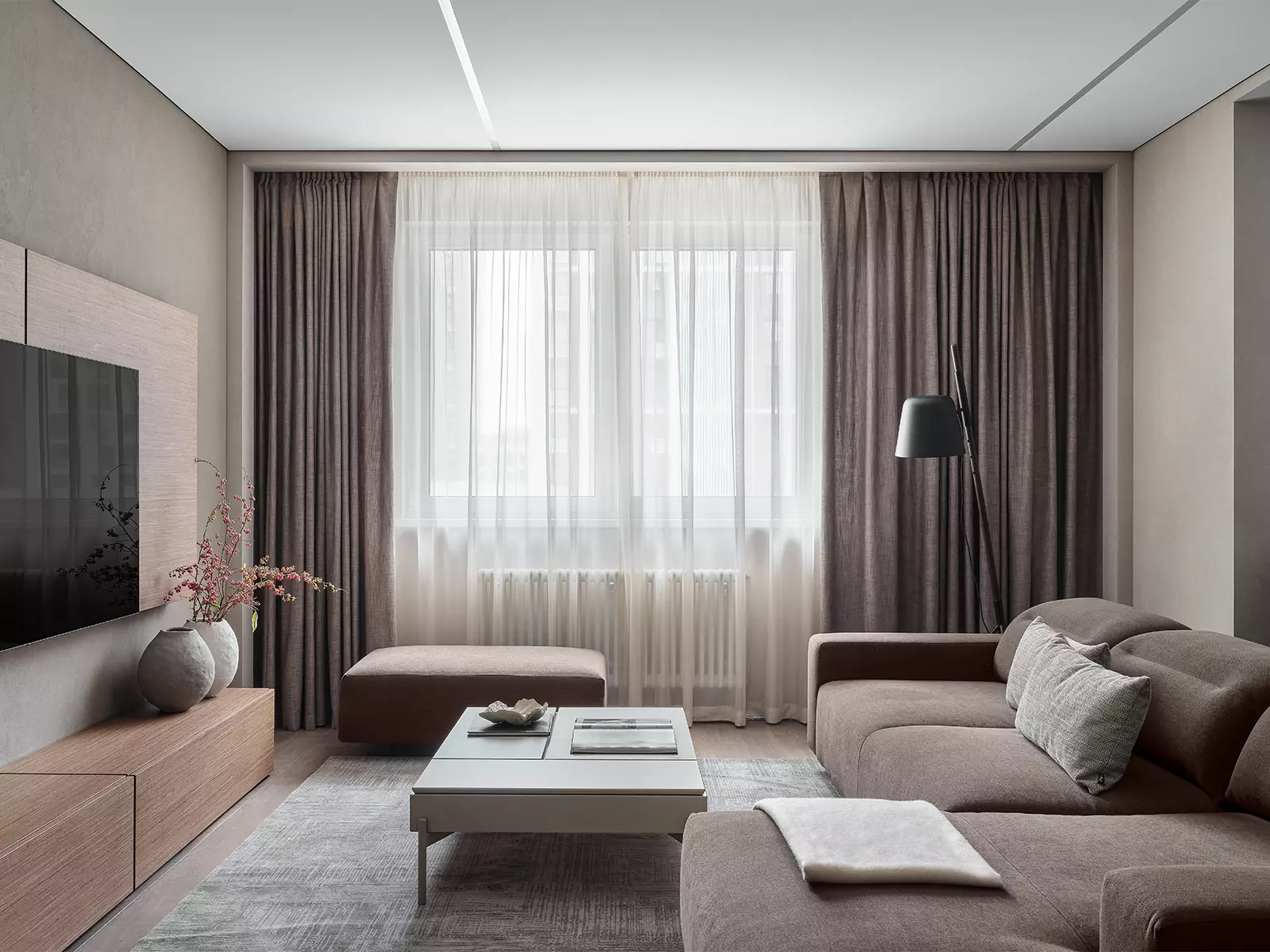 Сложные оттенки и продуманные световые сценарии в интерьере квартиры для большой семьи — проект Виталия Мясникова