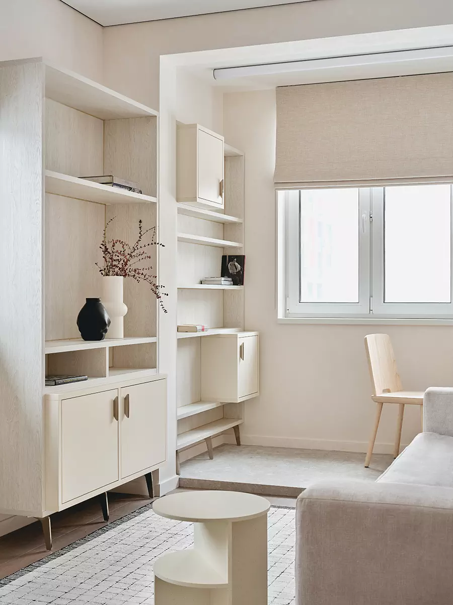 Сложные оттенки и продуманные световые сценарии в интерьере квартиры для большой семьи — проект Виталия Мясникова