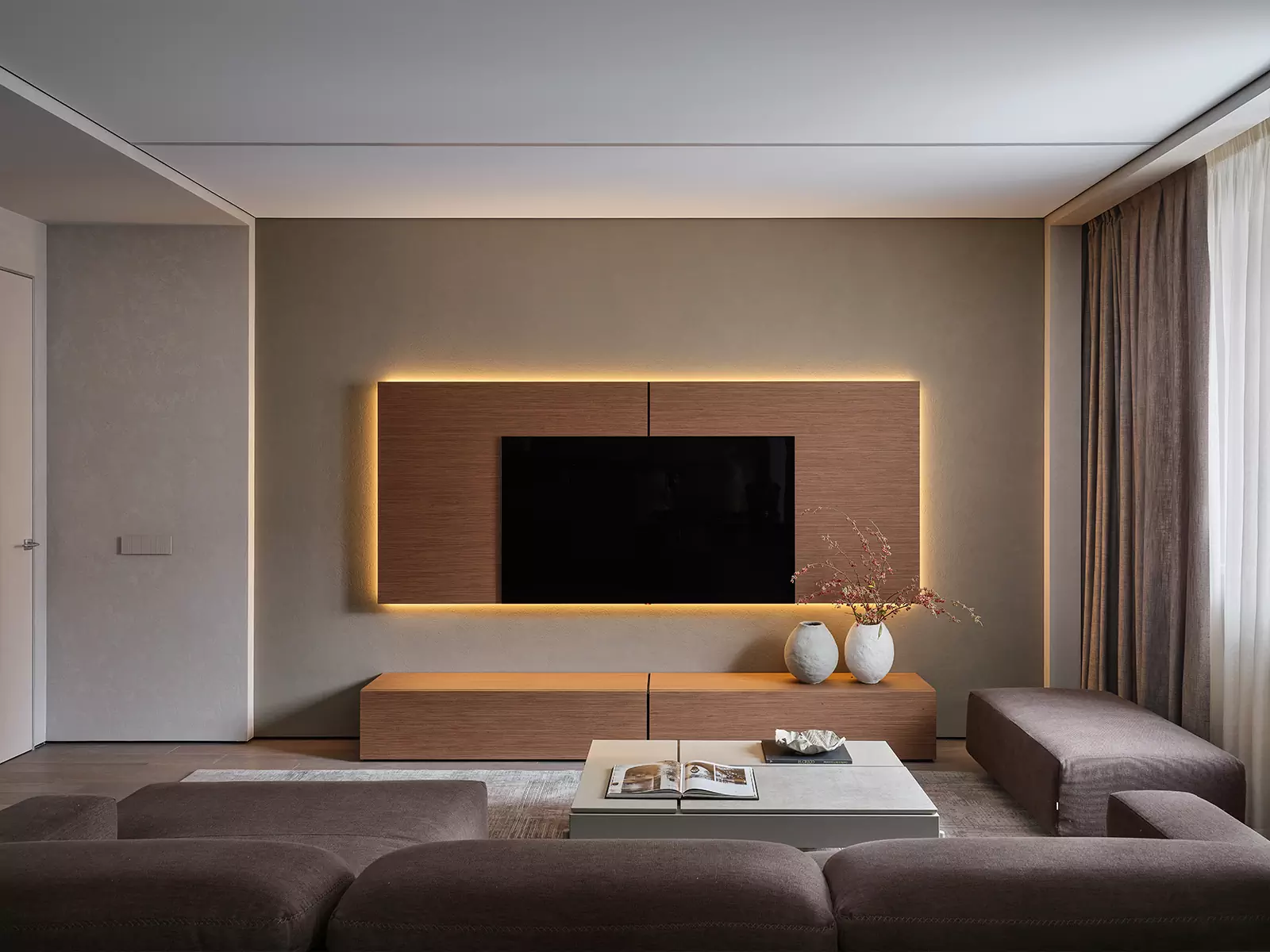 Сложные оттенки и продуманные световые сценарии в интерьере квартиры для большой семьи — проект Виталия Мясникова