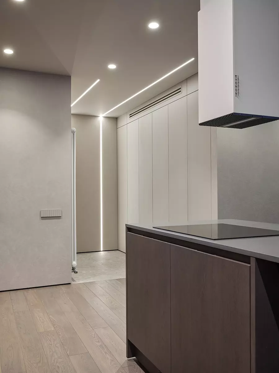 Сложные оттенки и продуманные световые сценарии в интерьере квартиры для большой семьи — проект Виталия Мясникова