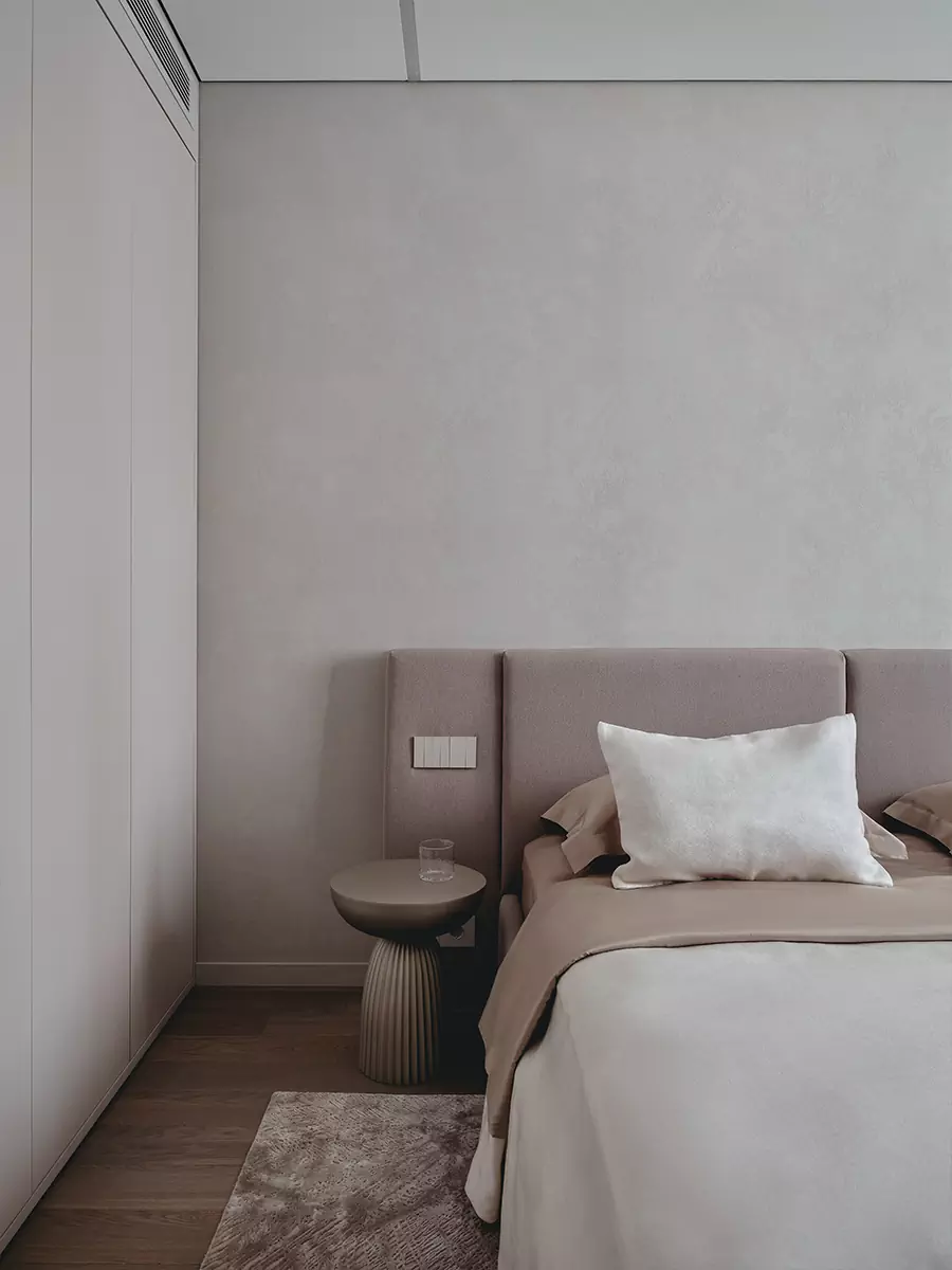 Сложные оттенки и продуманные световые сценарии в интерьере квартиры для большой семьи — проект Виталия Мясникова