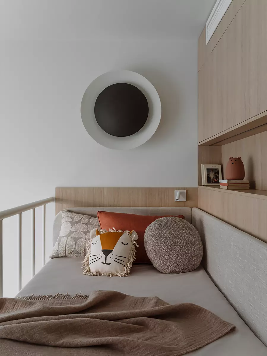 Четыре лестницы и комнаты со вторым светом в интерьере большой квартиры — проект Анастасии Ульяновой