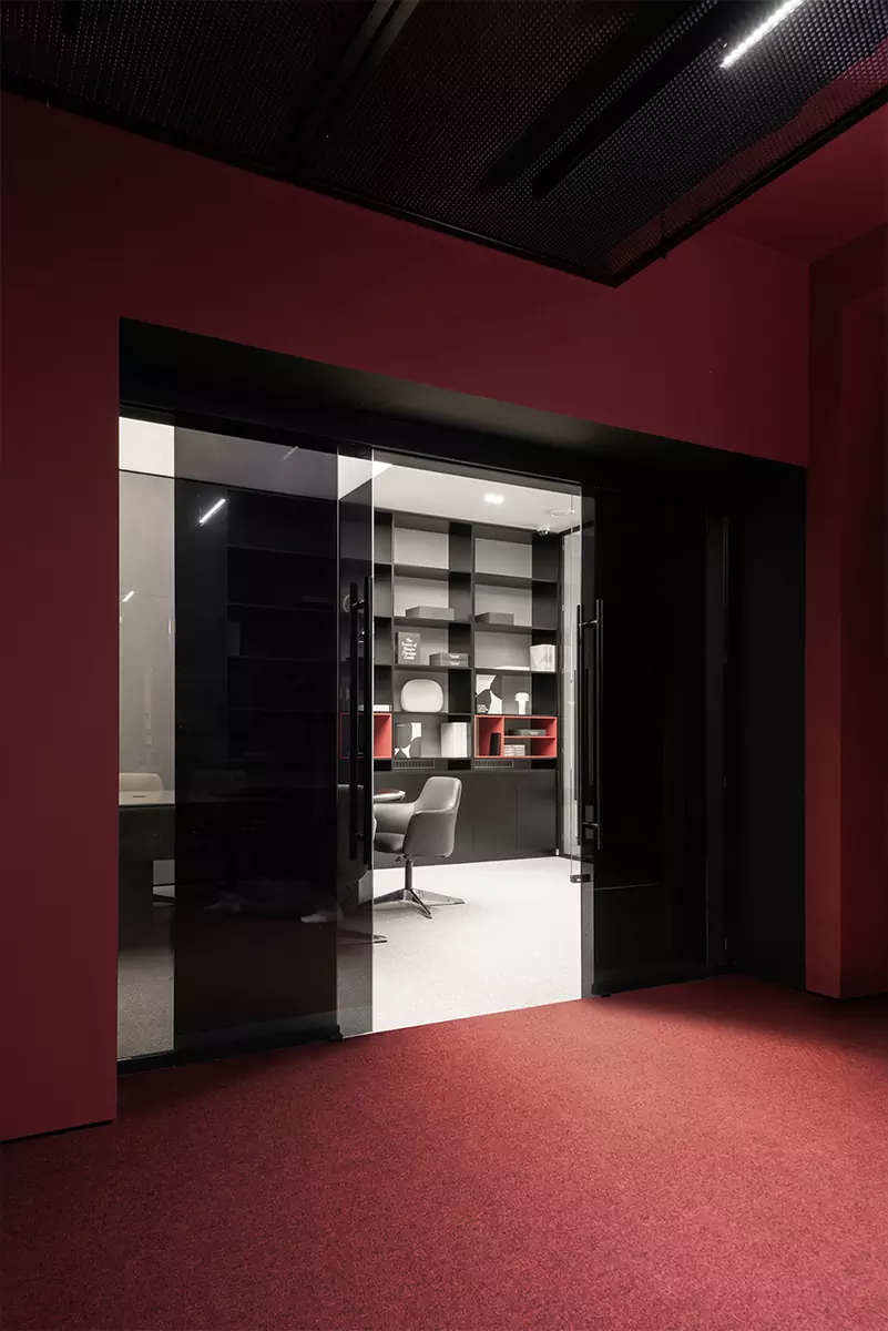 Четыре лестницы и комнаты со вторым светом в интерьере большой квартиры — проект Анастасии Ульяновой