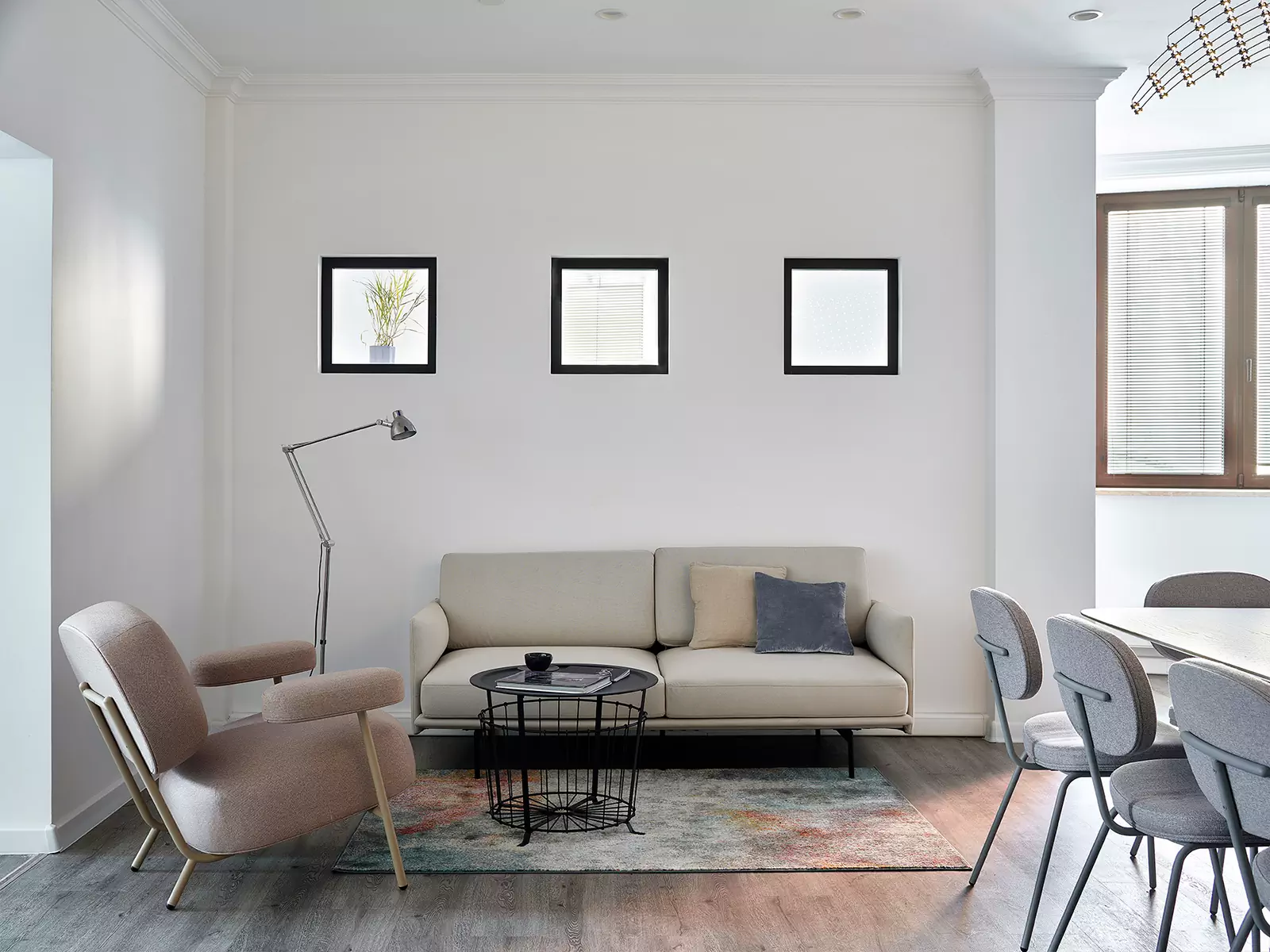 Фирменные цвета и паттерны в креативном интерьере офиса команды хореографического фестиваля — проект Екатерины Владимировой