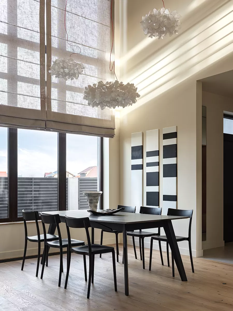 Второй свет и природные материалы в интерьере дома на Балтийском побережье — проект Марины Безух