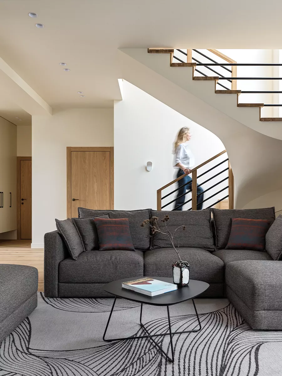 Второй свет и природные материалы в интерьере дома на Балтийском побережье — проект Марины Безух