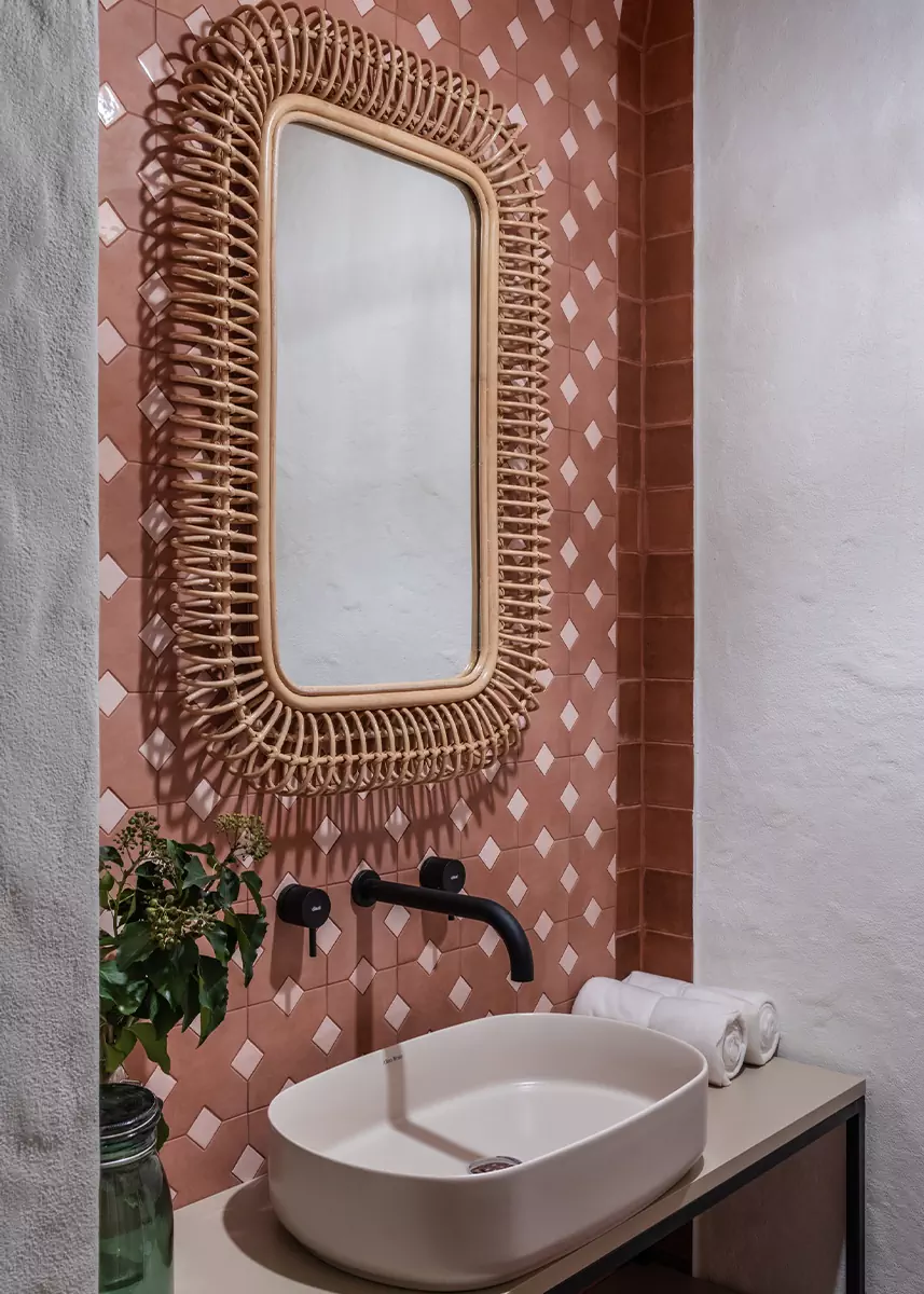 Обволакивающий интерьер студии йоги и медитации на юге России — проект архитектурного бюро «Симметрия»