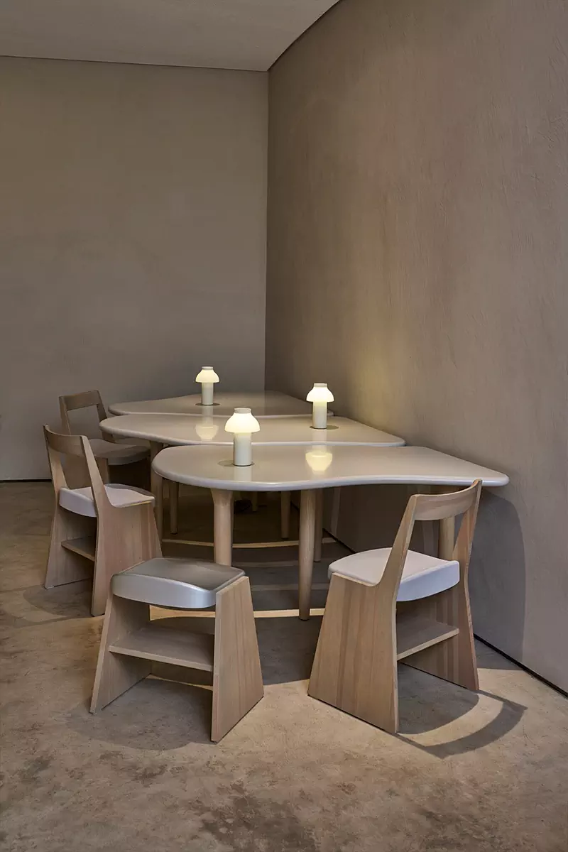 «Министерство магии»: многоуровневые лестницы в интерьере правительственного офиса в ОАЭ — проект Agata Kurzela Studio