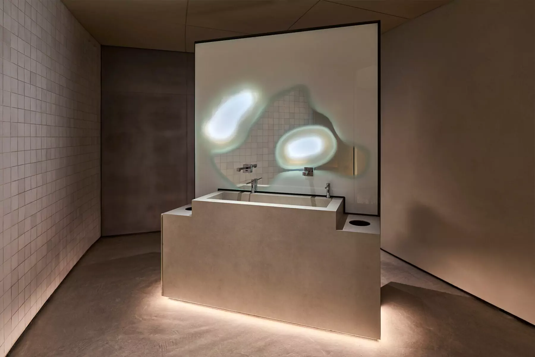 «Министерство магии»: многоуровневые лестницы в интерьере правительственного офиса в ОАЭ — проект Agata Kurzela Studio