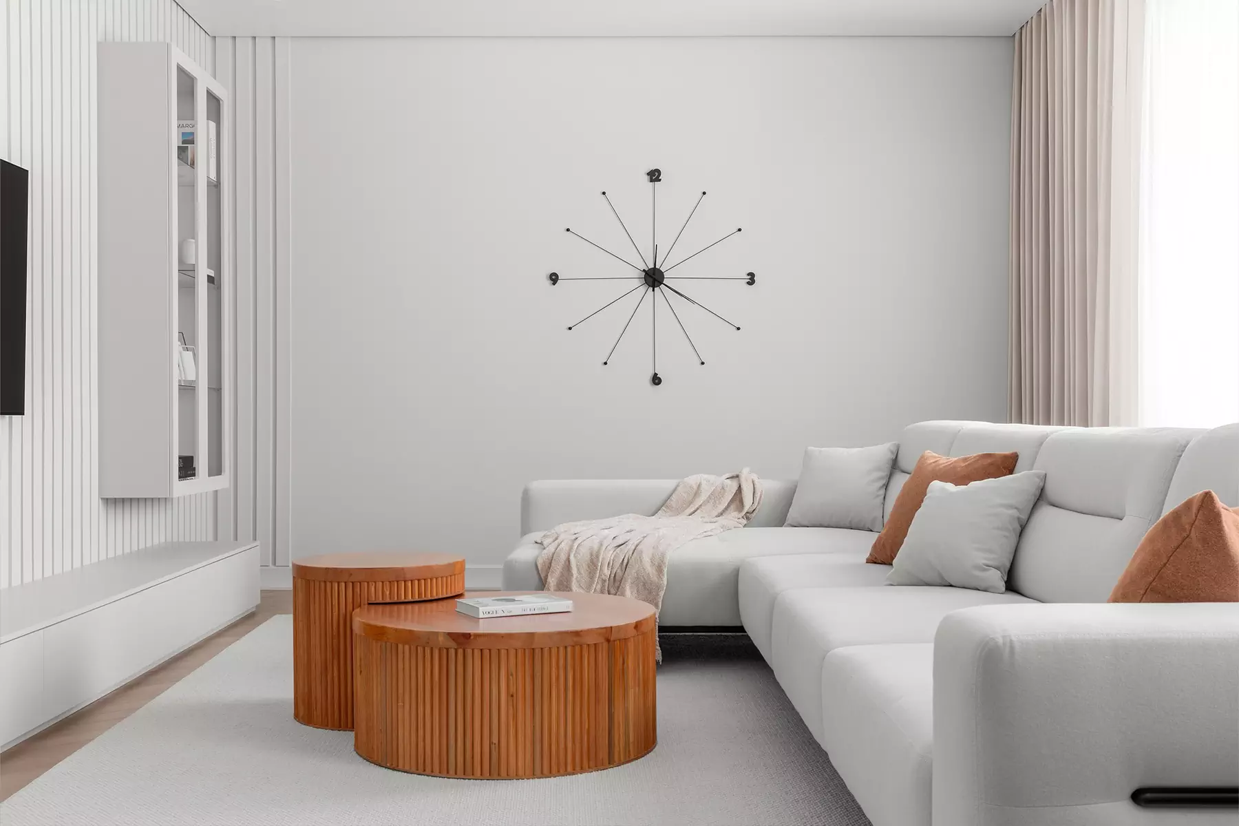 Яркие акценты и фактуры дерева в интерьере квартиры для мамы и дочки — проект Александры Геги