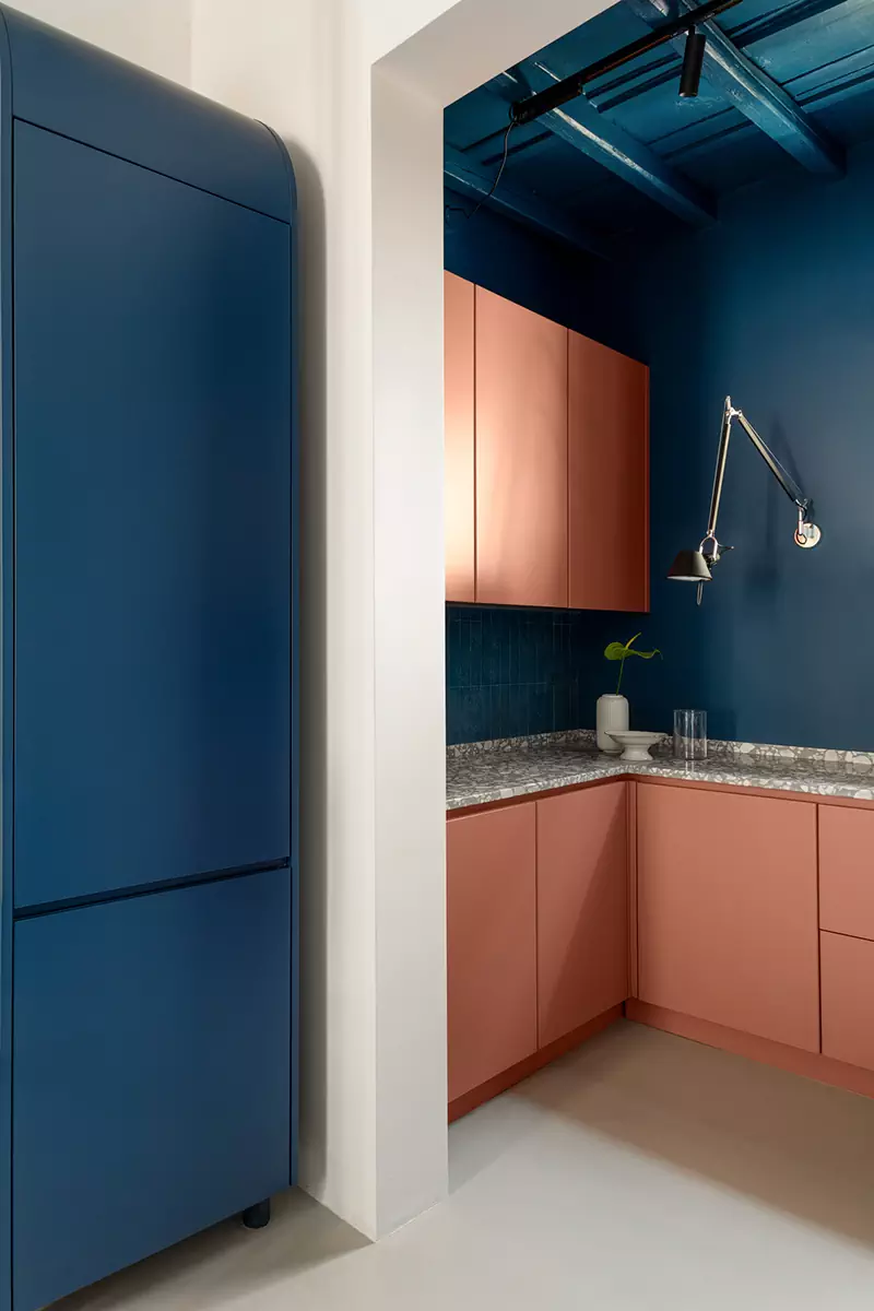 Отголоски старины и современные материалы в интерьере римской квартиры — проект студии PUNTO ZERO