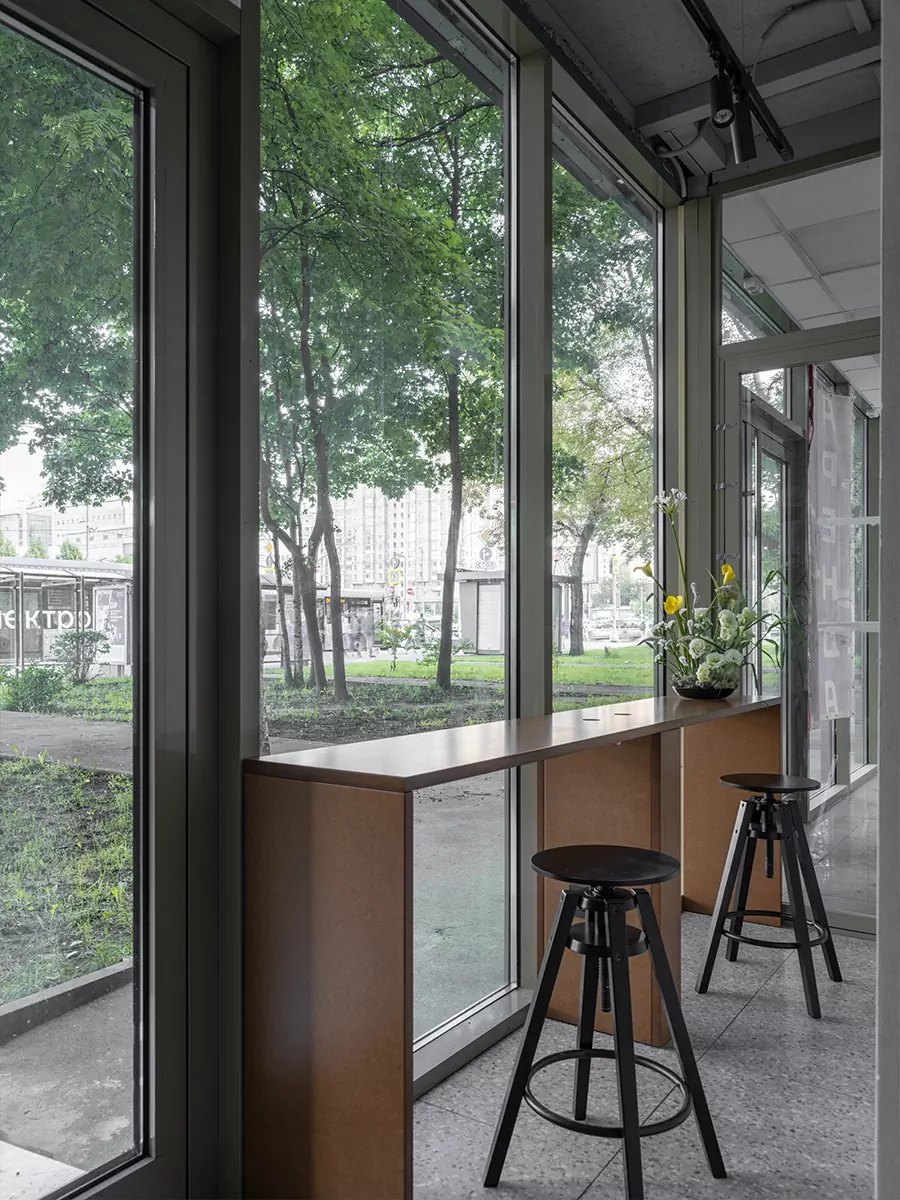 Строгая цветовая гамма и акцентная подсветка в интерьере московской кофейни — проект Namu buro